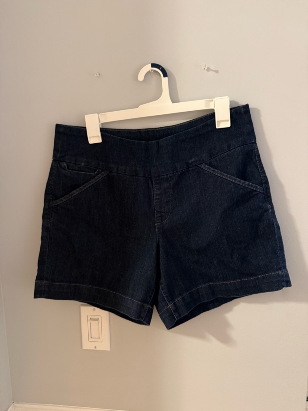 Jag Jeans Classic Fit Pull On Shorts in Size 12